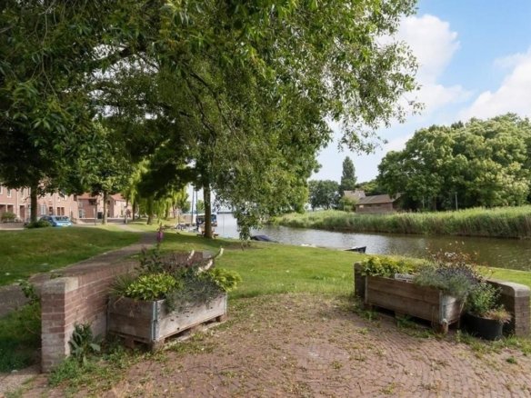 Eem, 1273PK Huizen