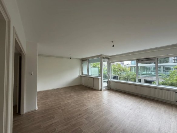 Woning aan de Kruiskade te Rotterdam