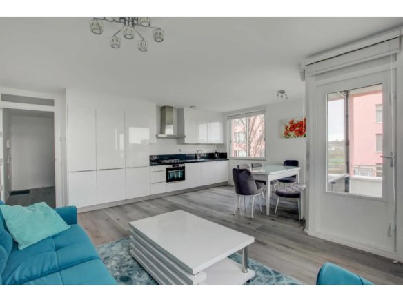 Woning aan de IJplein te Amsterdam