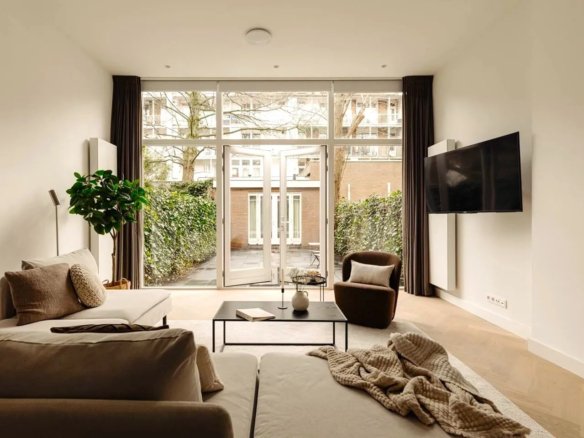 Woning aan de Eerste Jan van der Heijdenstraat te Amsterdam