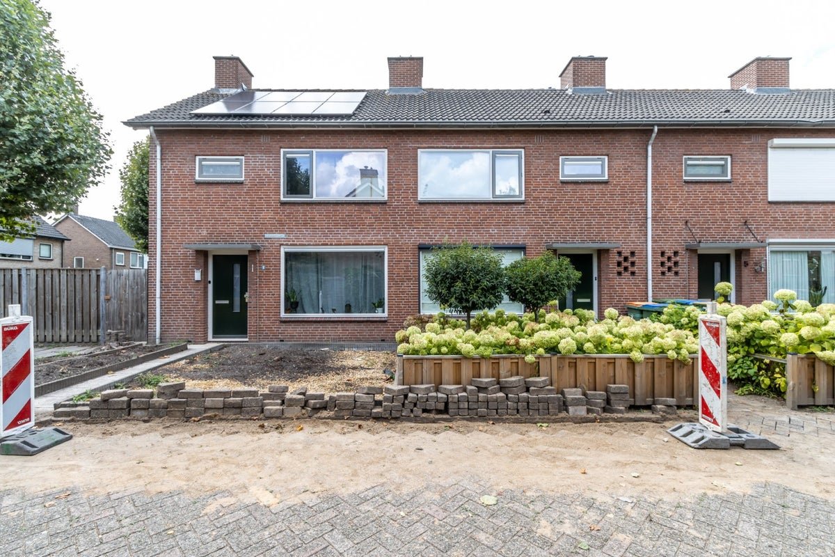 796c4a5c-a52c-53e5-b858-be6fbb18dd82 huis