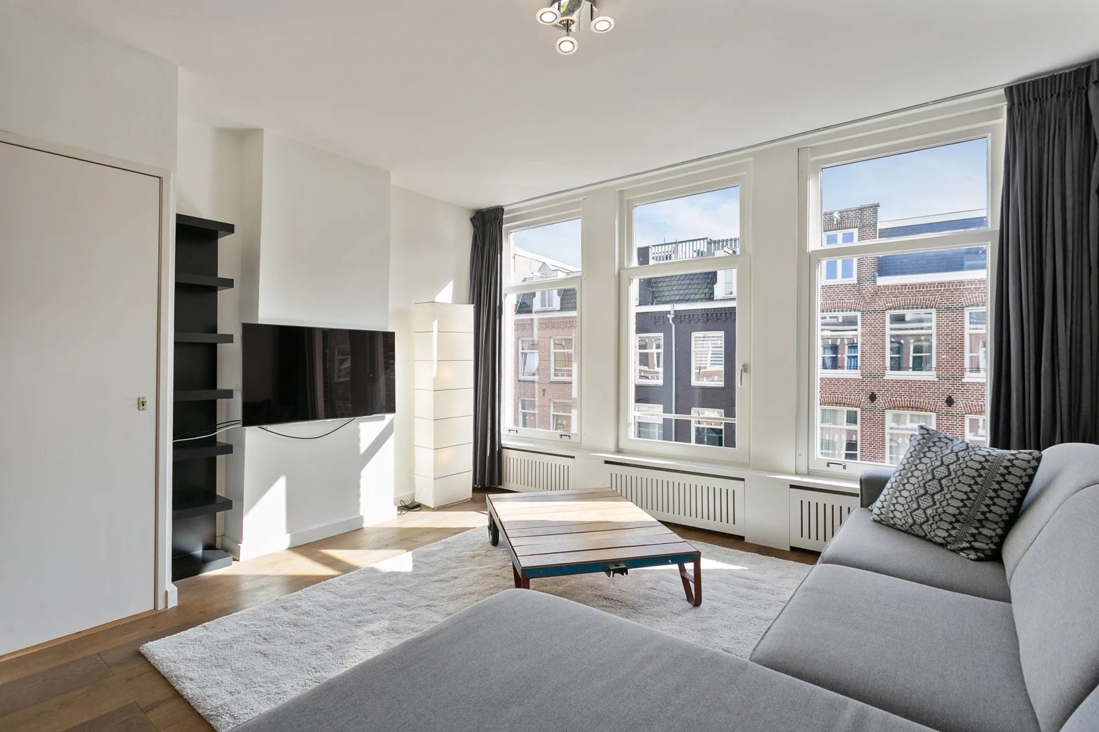 Woning aan de van Hogendorpstraat te Amsterdam
