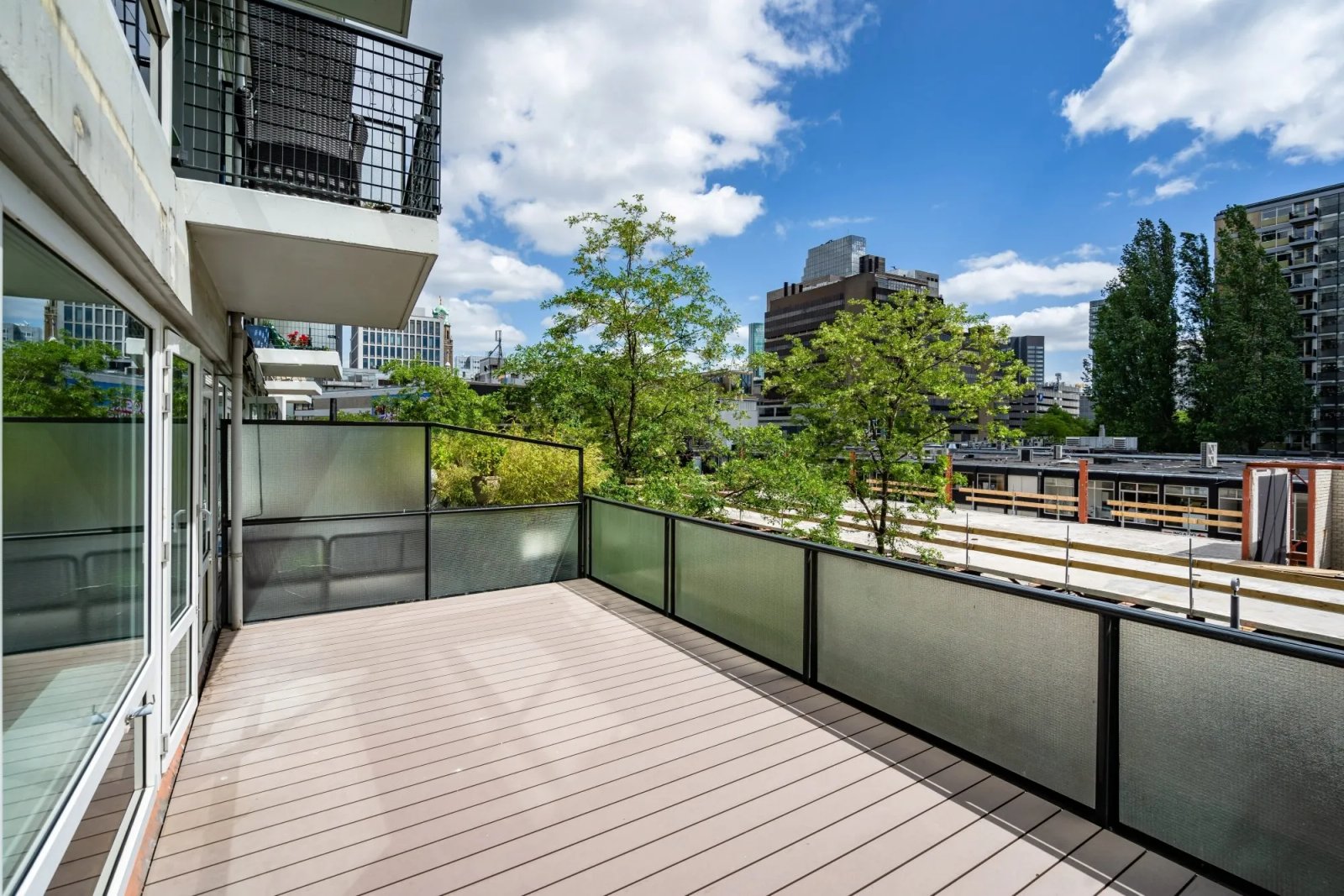 Woning aan de Kruiskade te Rotterdam