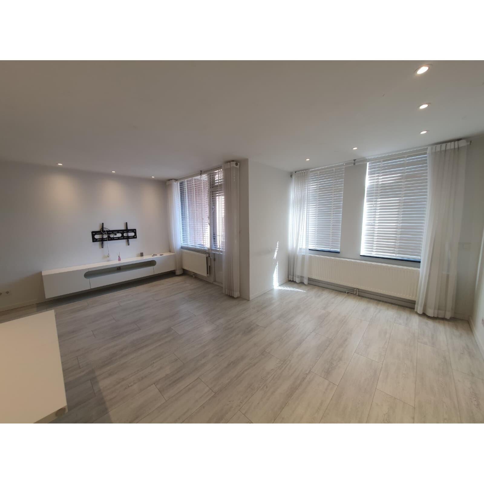 84603966-ee10-46b7-9f37-9946e437ad55 Woning aan de Reitzstraat te Den Haag