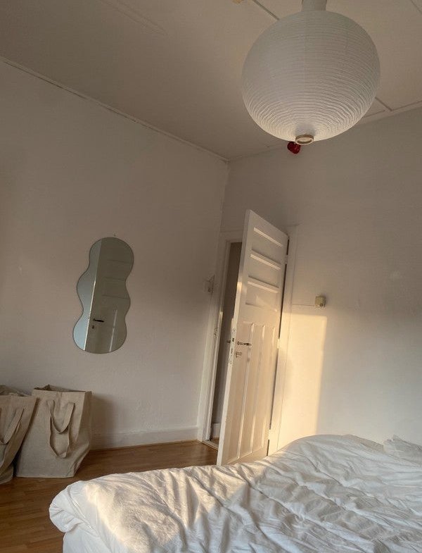 600