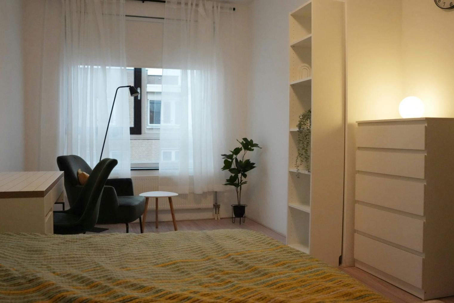 96d54efa-8fb0-45c7-9c8a-d8ca5f44acf0 Kamer in Rotterdam