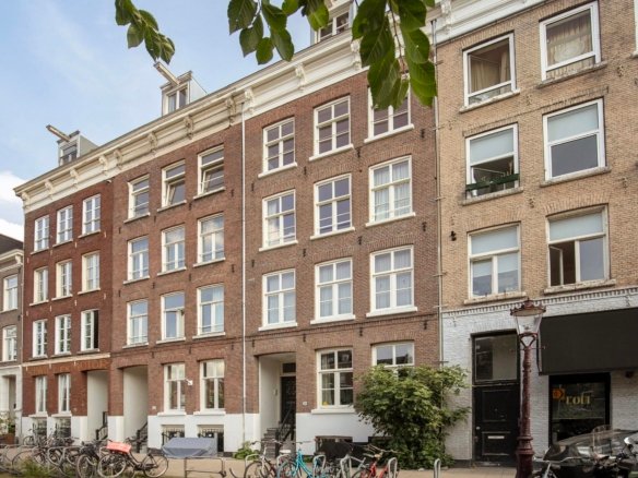 Woning aan de Ruysdaelkade te Amsterdam