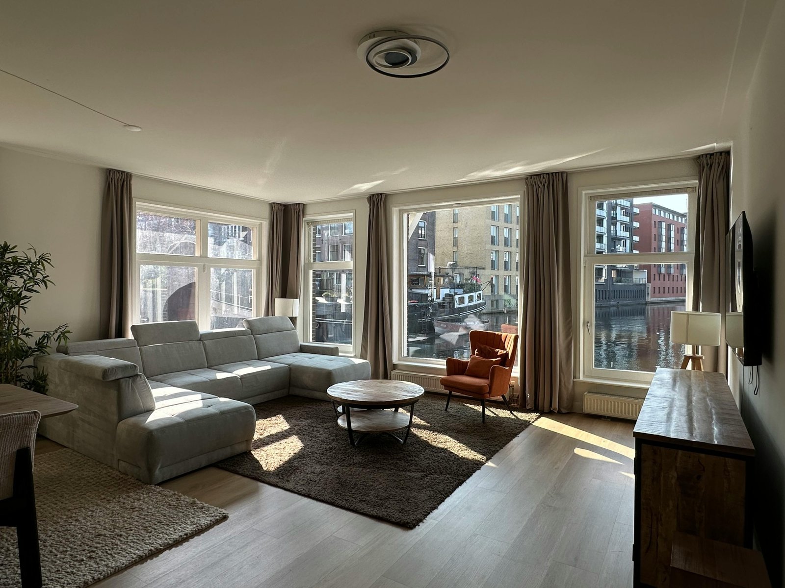 b1ecb368-9ca4-41ff-ac06-e1e6491a7e51 Appartement in Amsterdam
