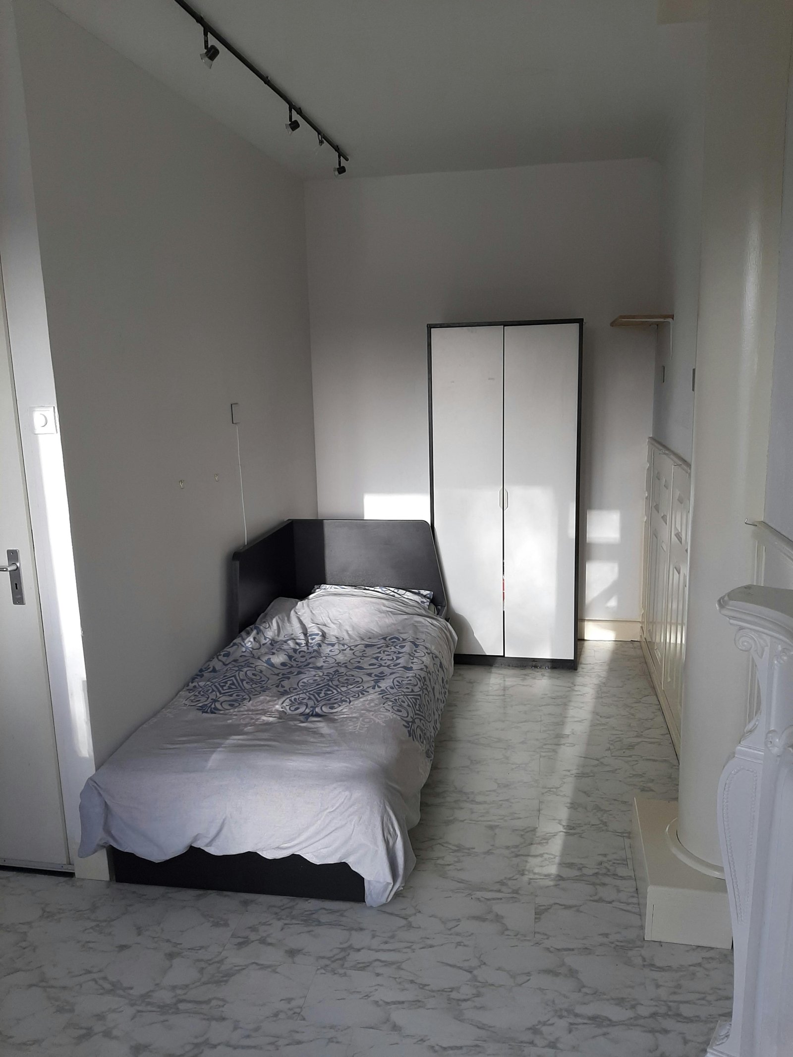b819ad2f-84a6-4bb8-b121-231d03d6606f Kamer in Rotterdam