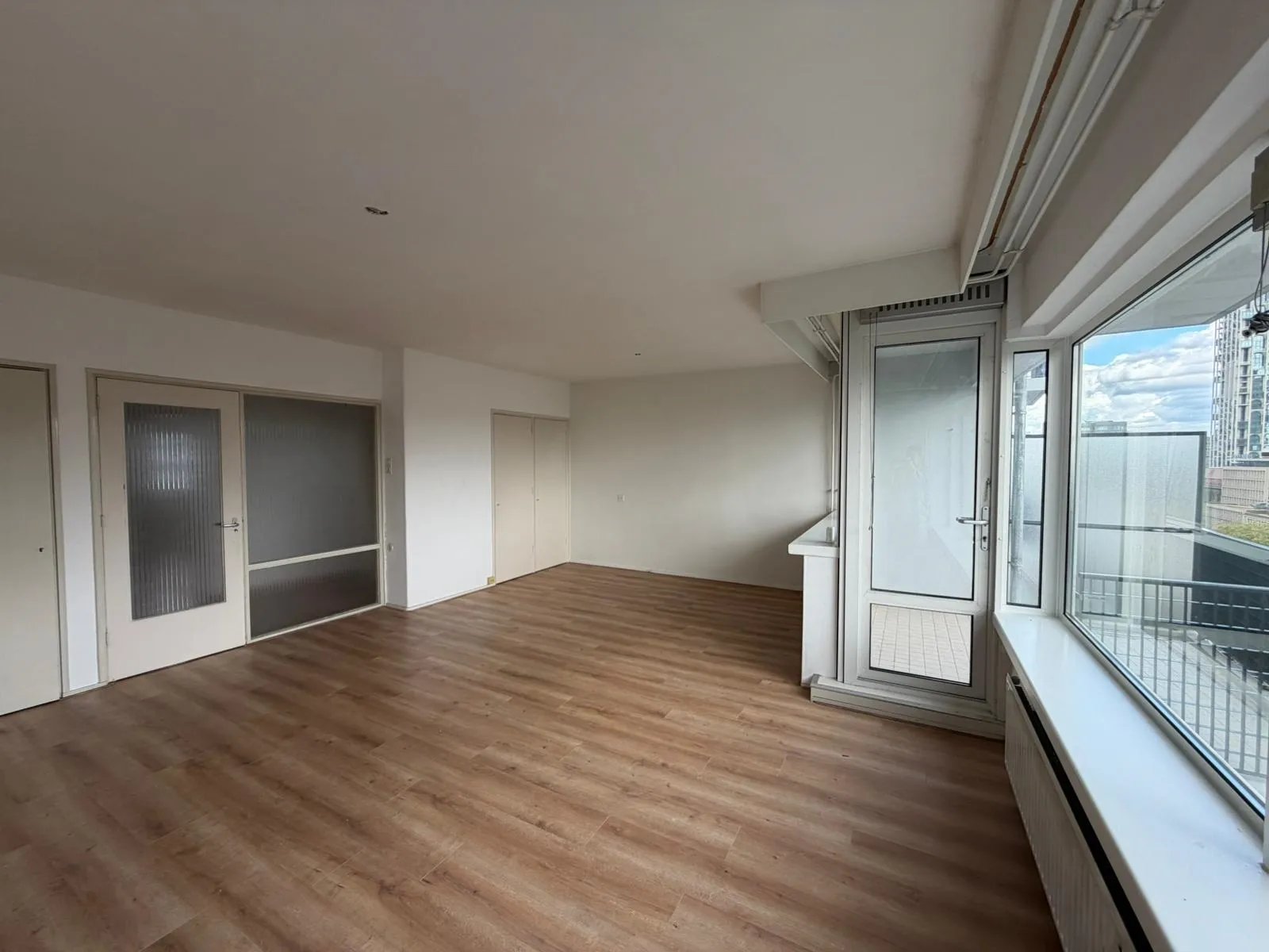 b902a180-2709-407e-a936-b4afb921fc57 Woning aan de Kruiskade te Rotterdam