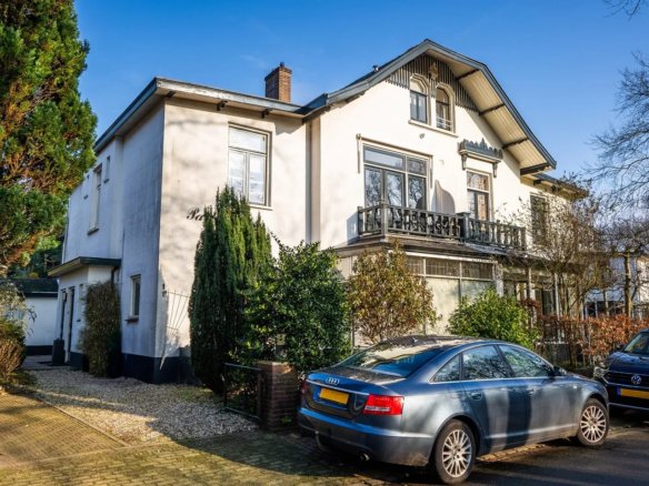 Woning aan de Couperusweg te Hilversum