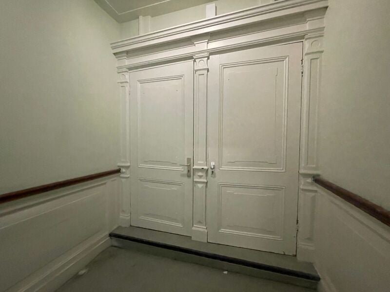 800