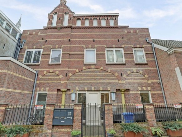 Woning aan de De Vlouw te Delft