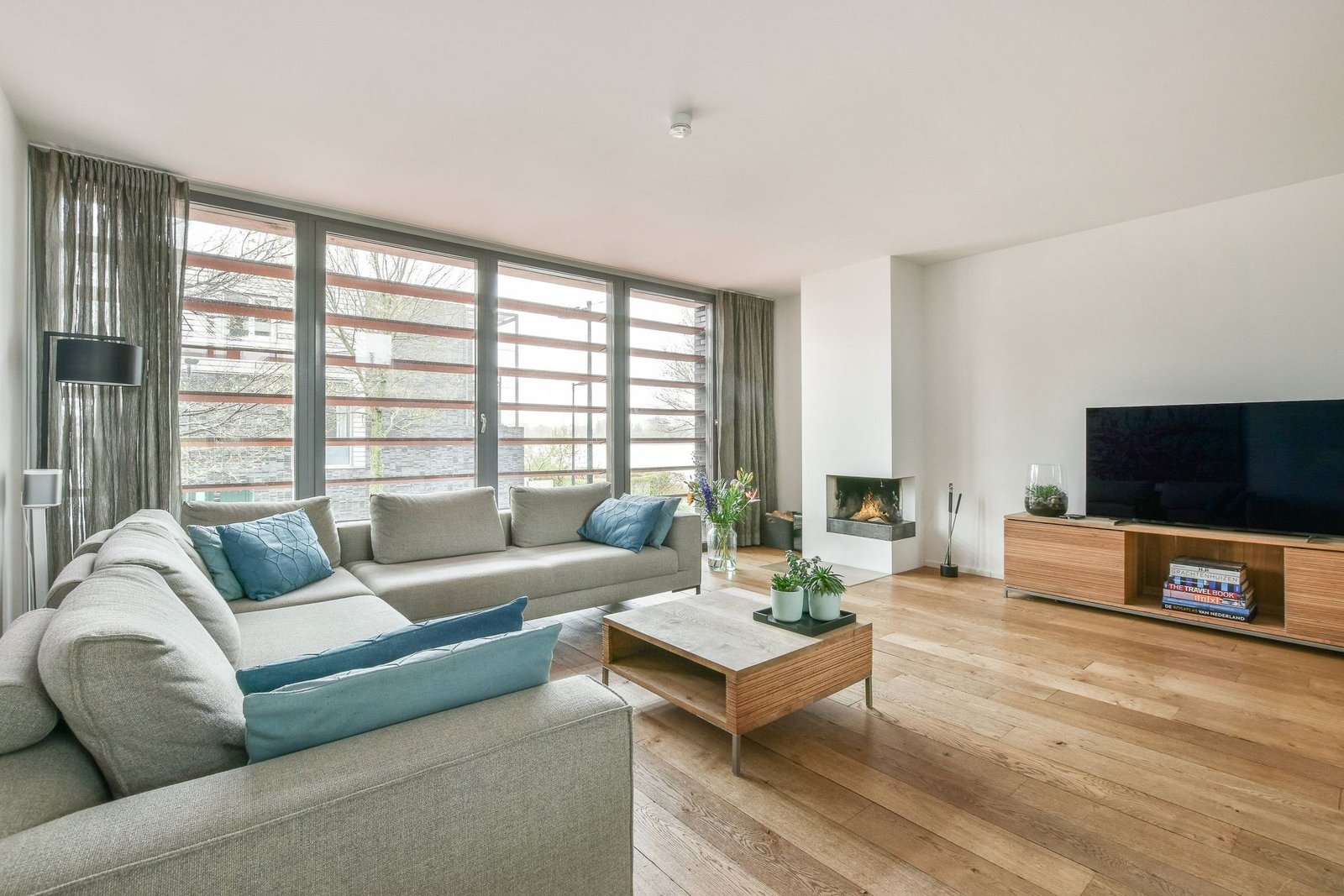 c4fc2f70-afaa-49aa-869a-bf01261ec546 Woning aan de Jan Olphert Vaillantlaan te Amsterdam