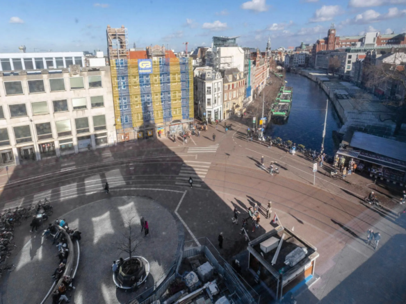 Woning aan de Koningsplein te Amsterdam