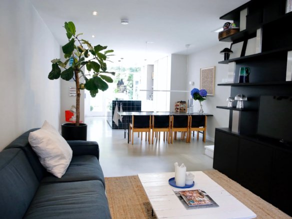 Woning aan de Slatuinenweg te Amsterdam