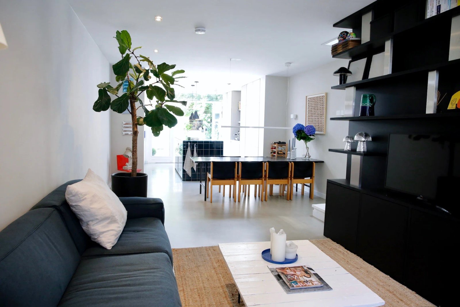 c93a30ee-7a63-498f-9c57-aae618b678d0 Woning aan de Slatuinenweg te Amsterdam