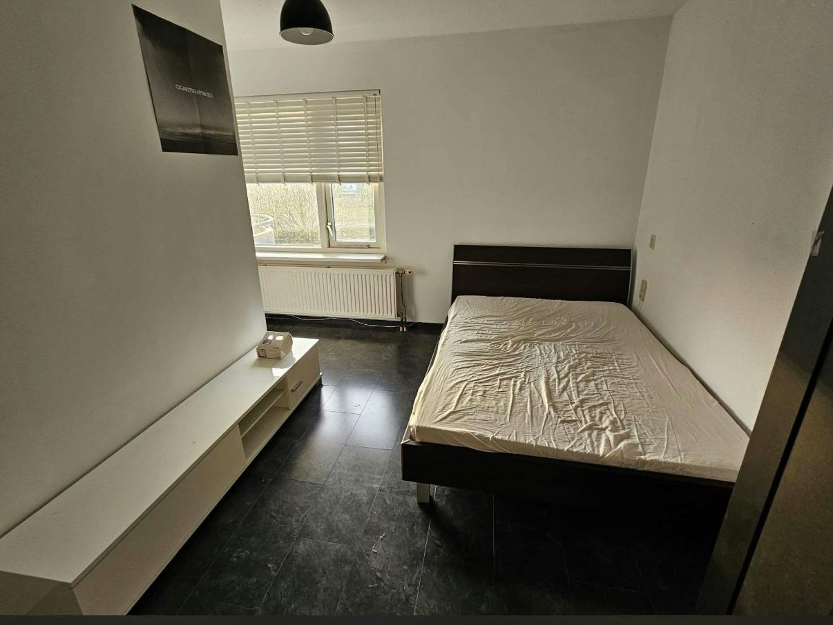 cfe80be6-bc8d-4353-9a32-411a0c805c2c Kamer in Rotterdam