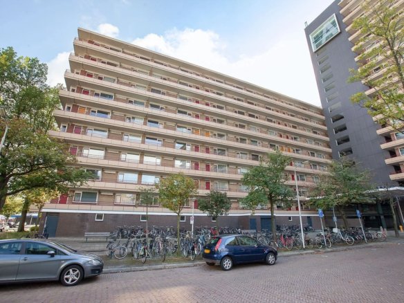 Woning aan de Arthur van Schendelplein te Delft