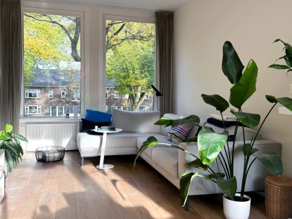 Woning aan de Burgemeester van Tuyllkade te Utrecht