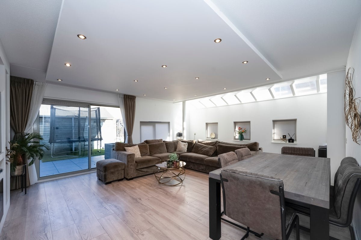 d9c1f110-02ff-5088-9d51-90ff6f3f48fc huis