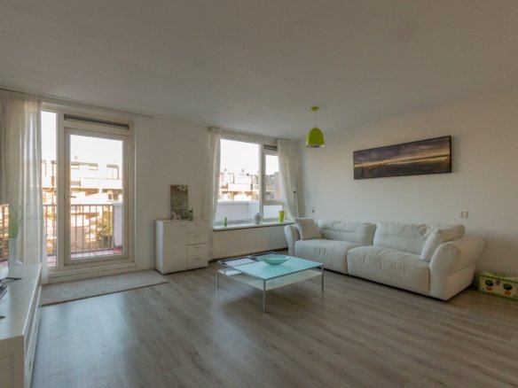 Woning aan de Remmerdenplein te Amsterdam