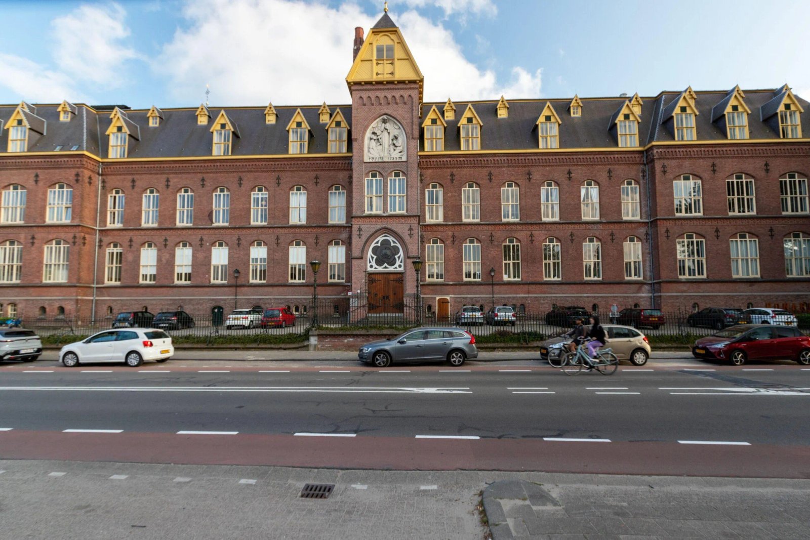 f2cb9779-264d-4f4d-829f-08745a09abe5 Woning aan de Bredaseweg te Tilburg