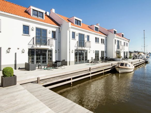 Woning aan de Oud-Loosdrechtsedijk te Loosdrecht
