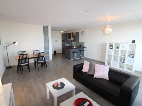 Woning aan de Raadhuisplein te Hoofddorp