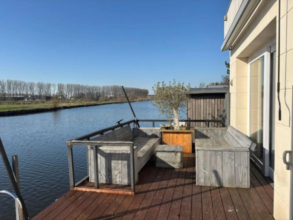 Woning aan de Delftweg te Rotterdam