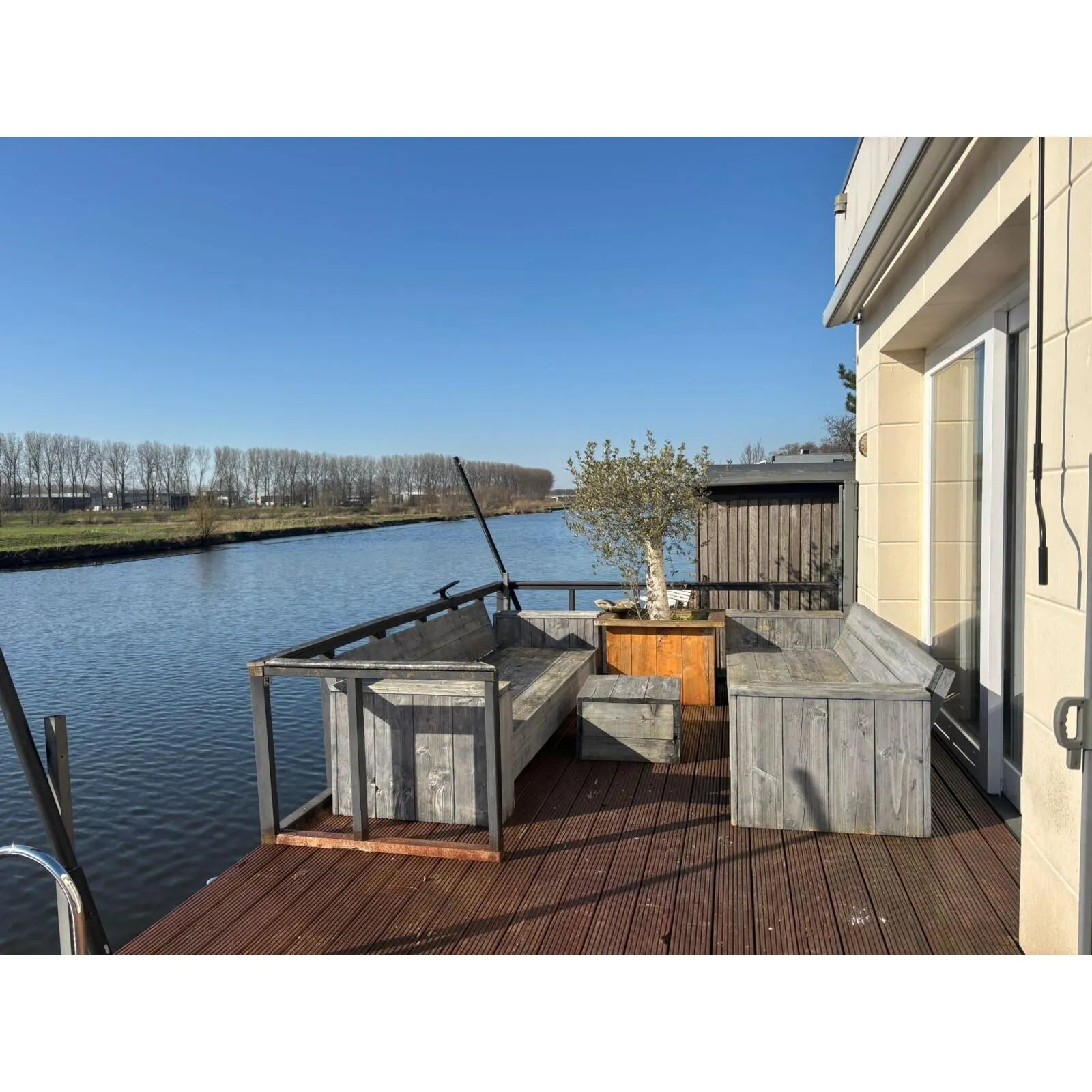fe0ba548-28c0-40ac-bb74-df3e06721803 Woning aan de Delftweg te Rotterdam