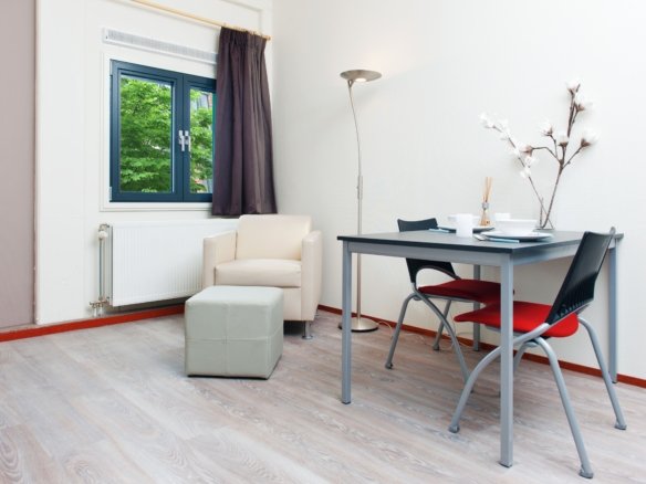 Woning aan de Overschiestraat te Amsterdam