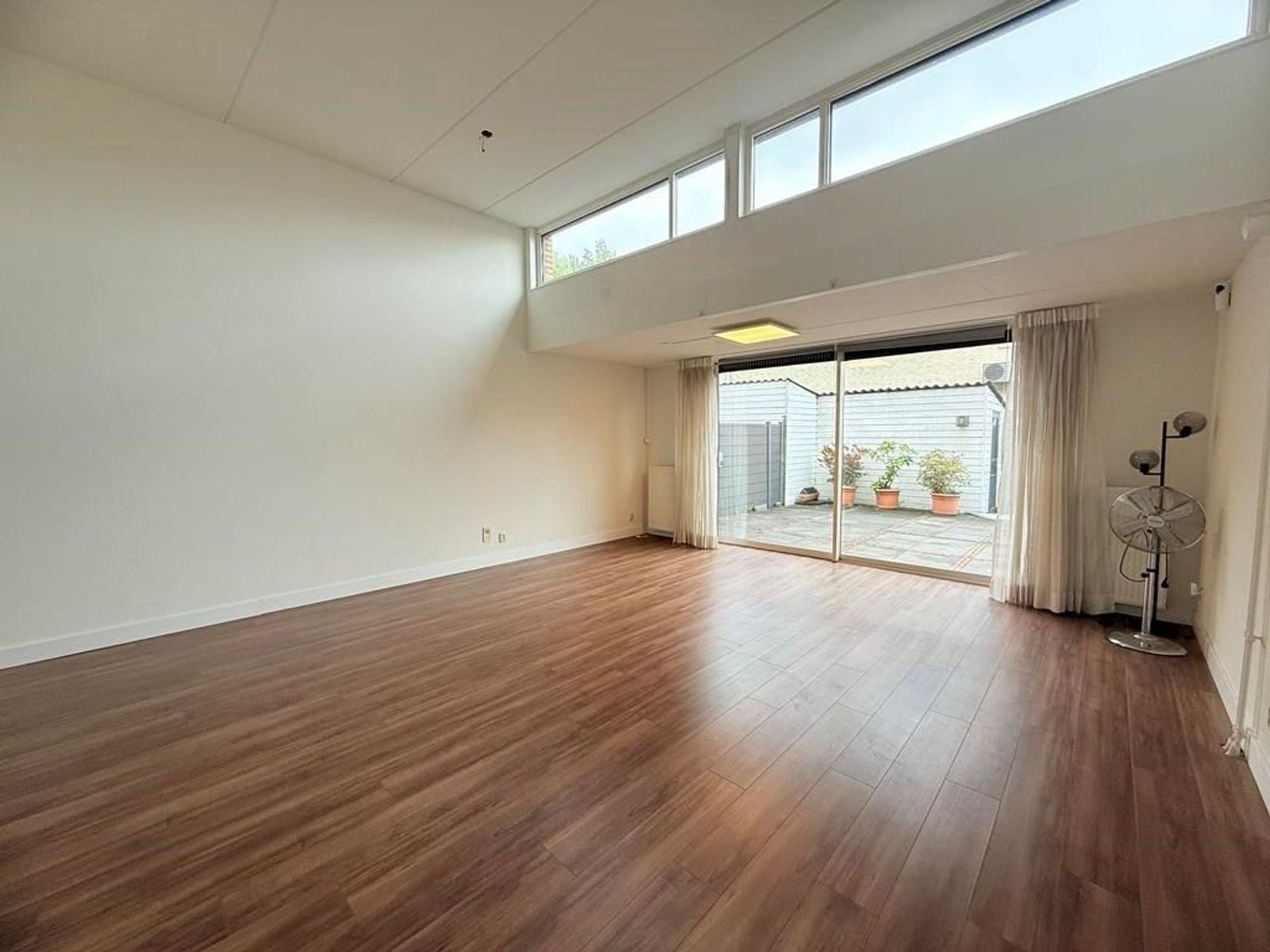 01a0f705-7a35-7122-bbf0-0c1556a08c00 Woning aan de Louis Couperussingel te Amstelveen