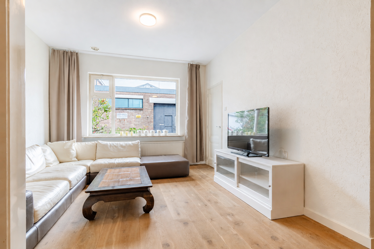 01a10212-83f9-7328-a932-1aaa28573fa2 Woning aan de Zadelstraat te Hilversum