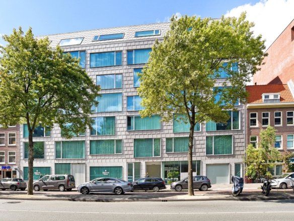 Woning aan de Valkenburgerstraat te Amsterdam