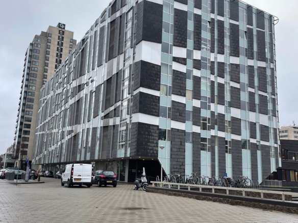Woning aan de Van Leijenberghlaan te Amsterdam