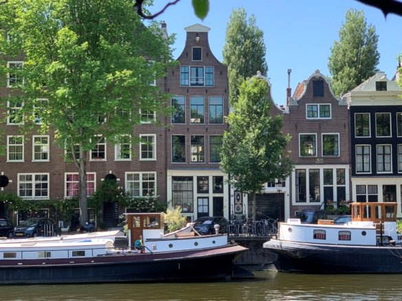 Woning aan de Oude Waal te Amsterdam