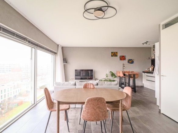 Woning aan de Jan van Zutphenstraat te Amsterdam