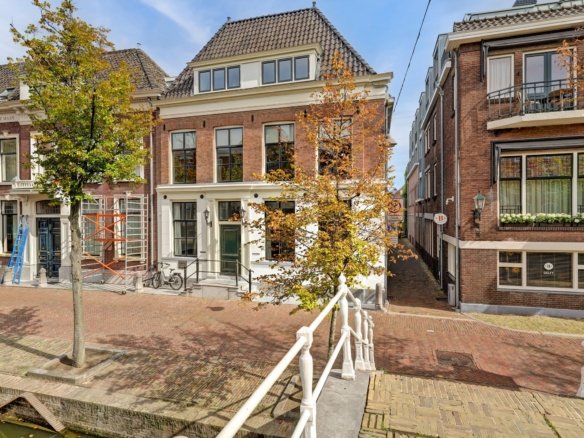 Woning aan de Koornmarkt te Delft