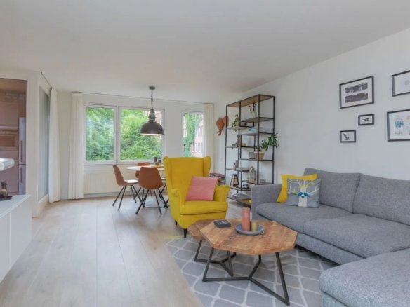 Woning aan de Haarlemmerweg te Amsterdam