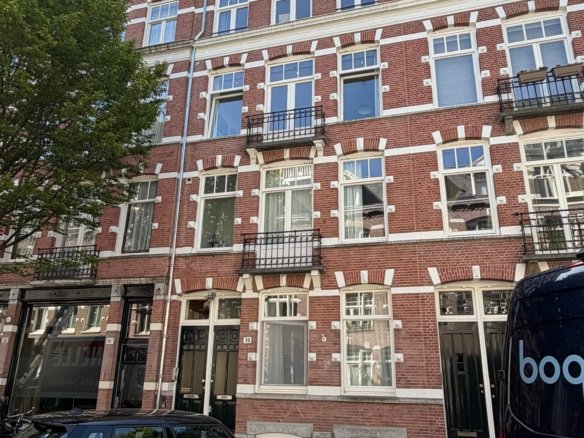 Woning aan de Cornelis Anthoniszstraat te Amsterdam