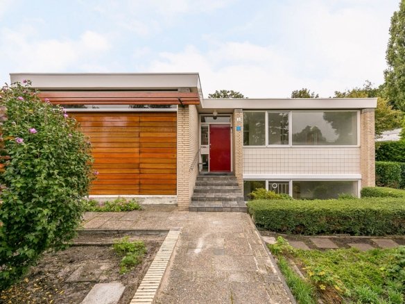 Woning aan de Glazoenowlaan te Rotterdam