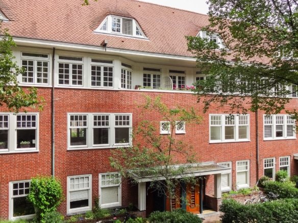 Woning aan de Gerrit van der Veenstraat te Amsterdam