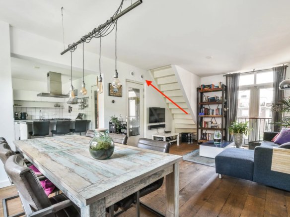 Woning aan de Nickeriestraat te Amsterdam