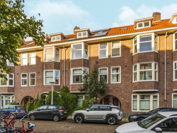 Woestduinstraat 120-3: bovenwoning met dakterras en balkon