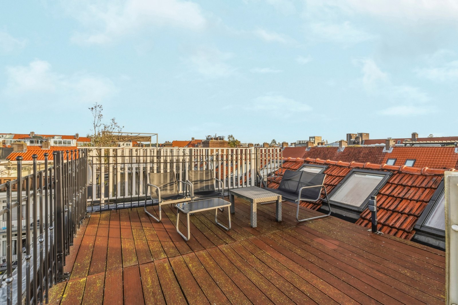 Woestduinstraat 120-3: bovenwoning met dakterras en balkon