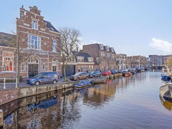 Burgwal, 2011BD Haarlem