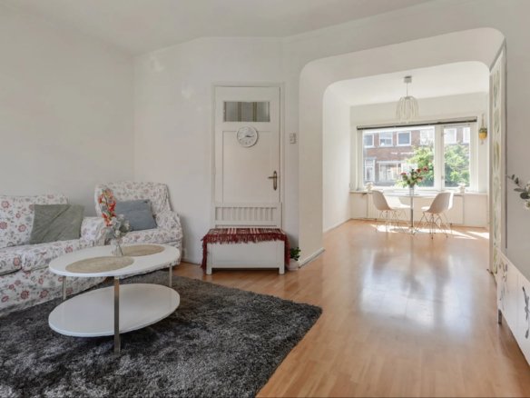 Ruime en lichte woning in Voorburg met studio zolder