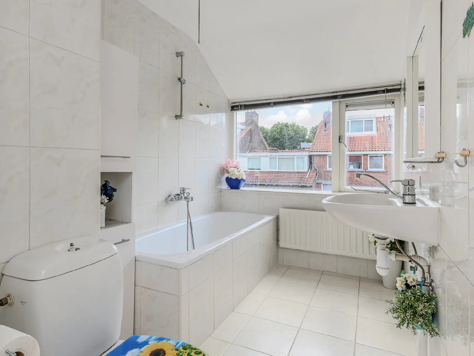 Ruime en lichte woning in Voorburg met studio zolder